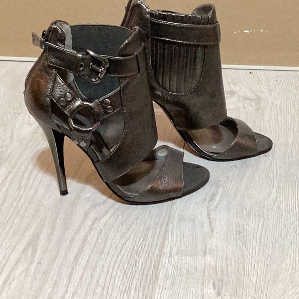 Guess Metalic Gladiator Shoes